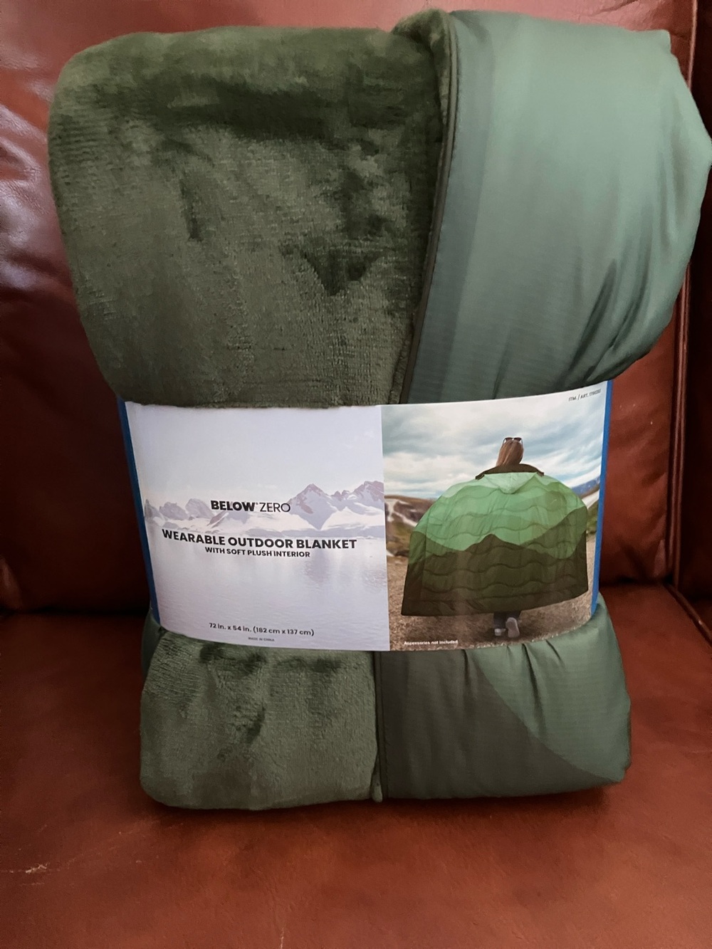 Below Zero wearable outdoor blanket green brand new